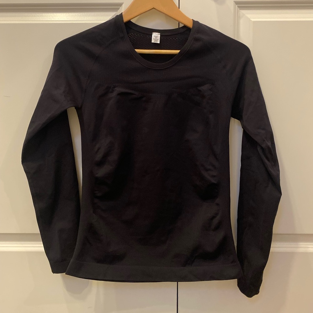 Athletic long sleeve black tshirt